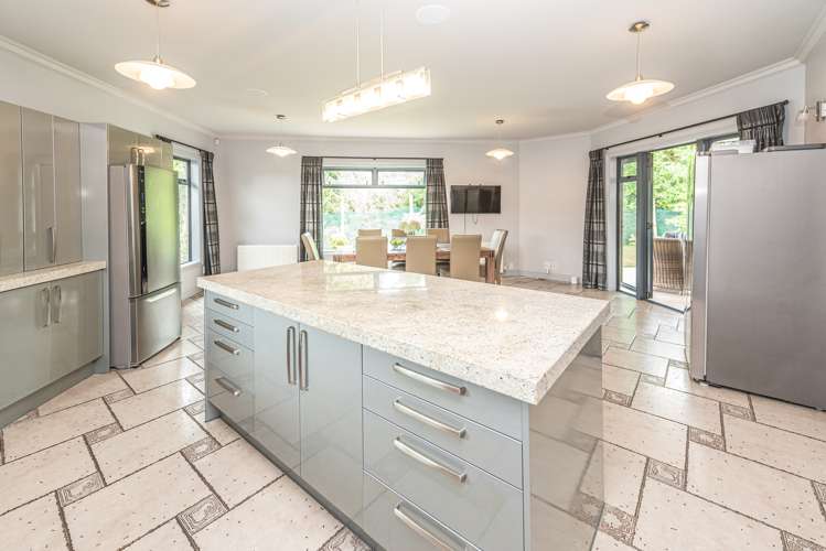 29 Lithgow Drive Otamatea_14