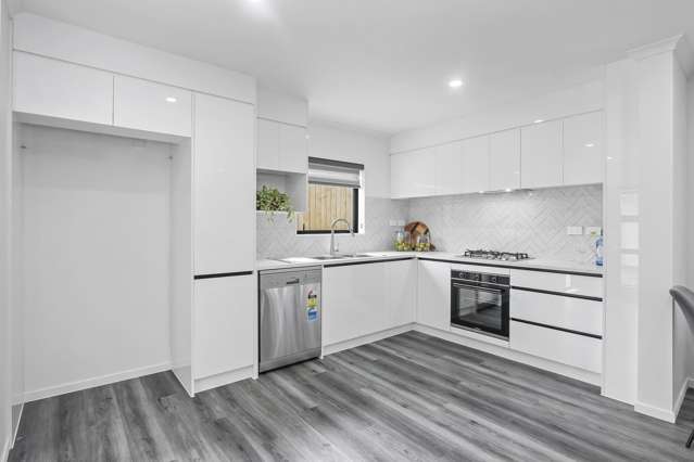 Brand New Freehold High Spec Homes