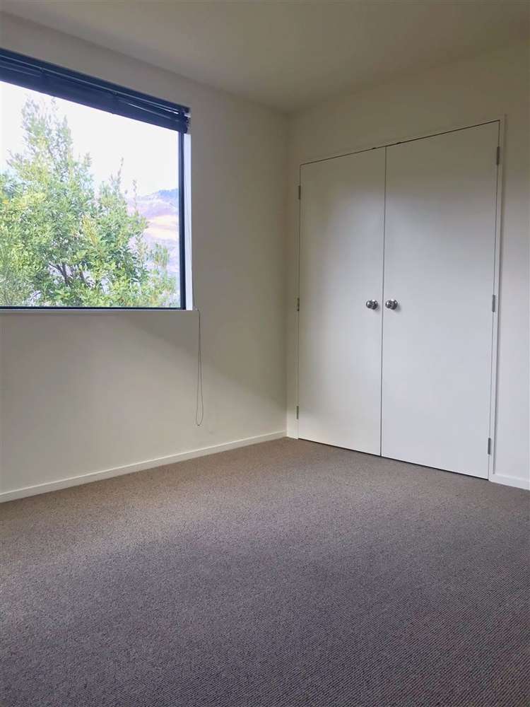 27a Arawata Terrace Fernhill/Sunshine Bay_4