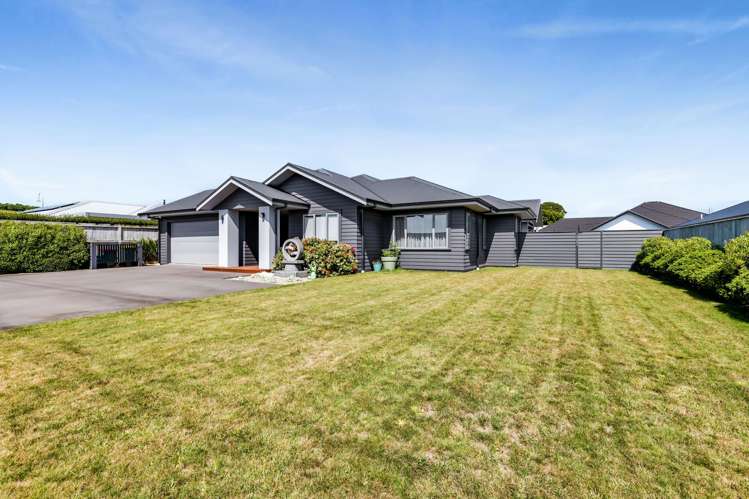 17 Honeyfield Drive Whalers Gate_32