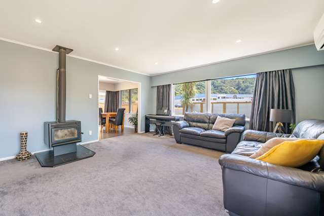 8 Parkway Wainuiomata_3