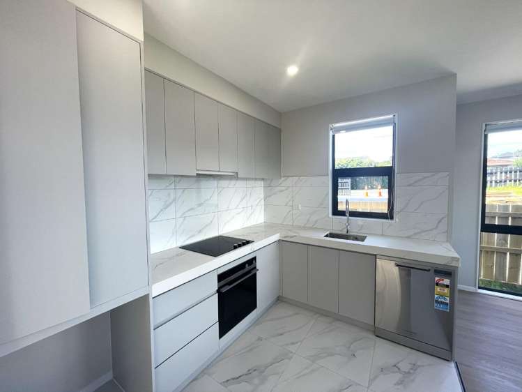 A/54 Royal View Road Te Atatu South_2