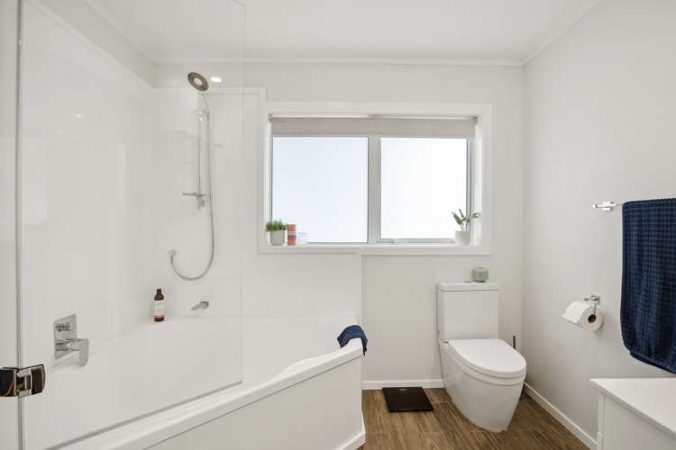 1/48 Menin Road Raumati South_7