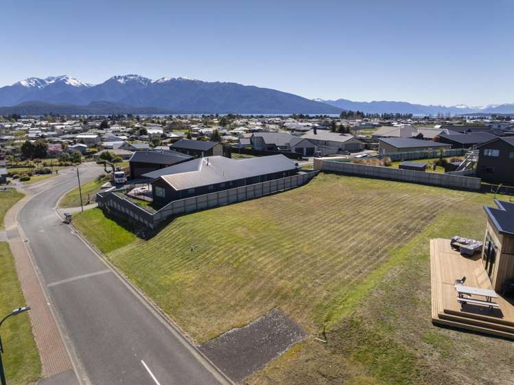 4 Tawera Place Te Anau_1