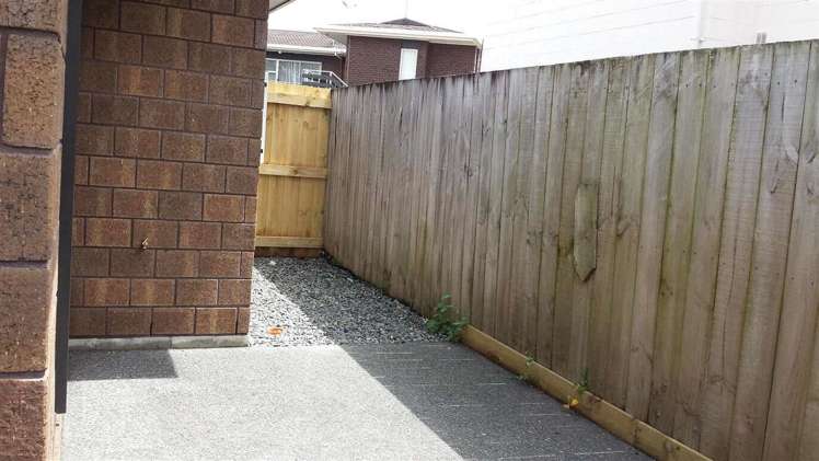 3/173 Knighton Road Hillcrest_2