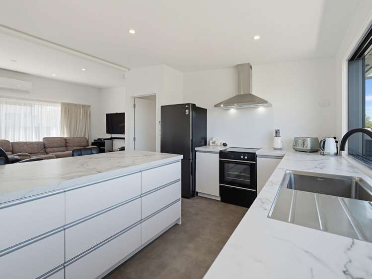 84 Racecourse Road_5