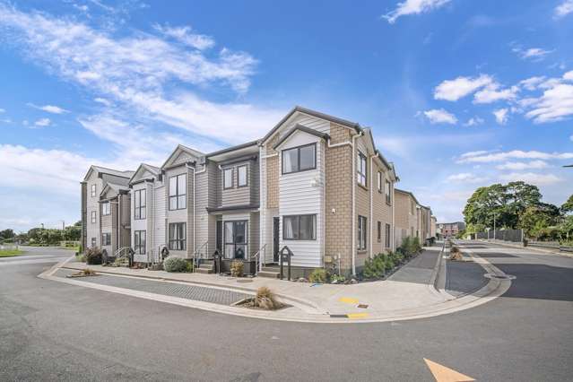 2-Bedroom Split-Level Homes in Wallson Village â Parking Included!!