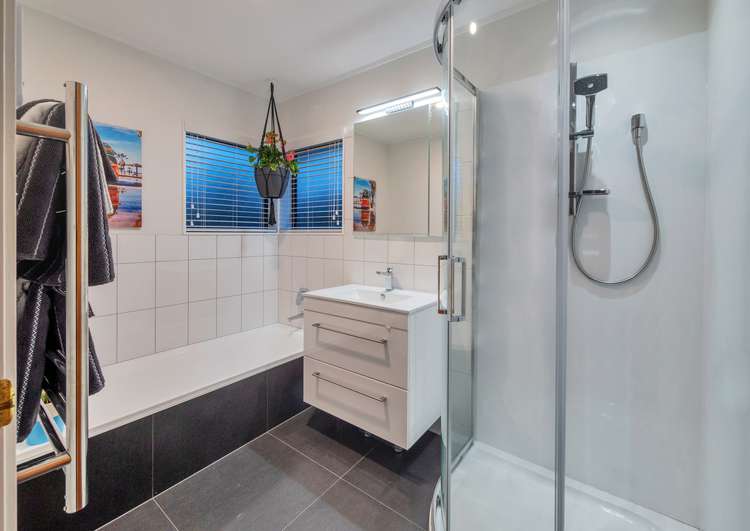 2/51 Beach Road Pahurehure_13