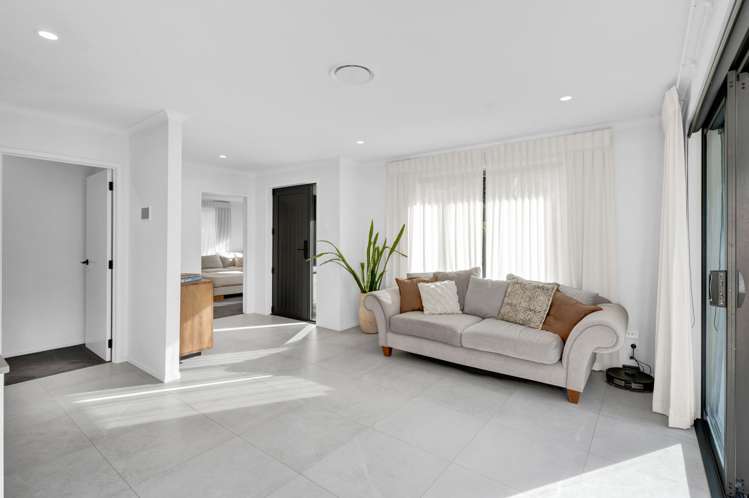 18 Rotokare Crescent Whalers Gate_7