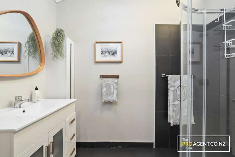 9 Karapiti Place Glen Eden_17