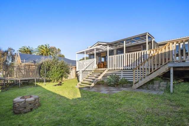 32B Crispe Road Clarks Beach_1
