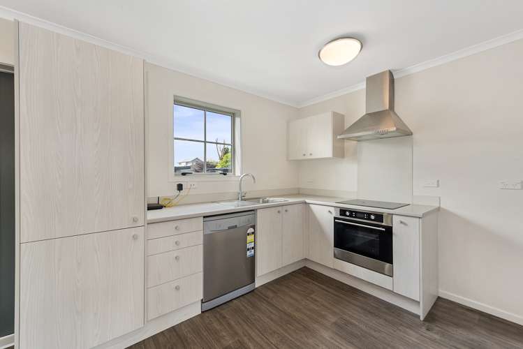 26 Chiefs Court Hamilton East_2