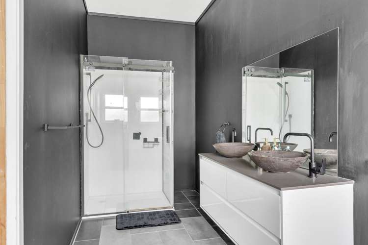 2 School Road Tiniroto_9