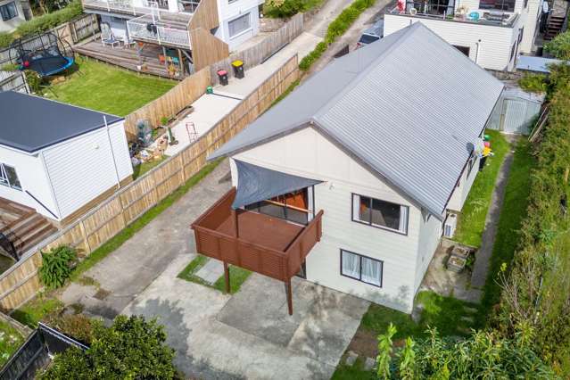 Sun-Filled Bellevue Beauty - Up to 5 Bedrooms!