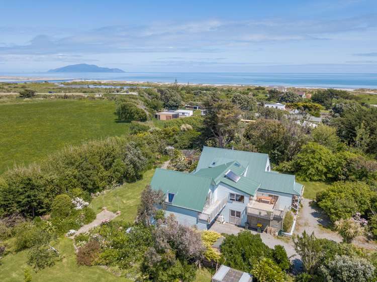 21 Atkinson Avenue Otaki Beach_21
