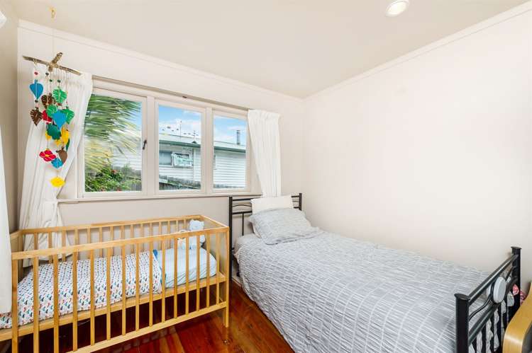 669 Beach Road Rothesay Bay_11