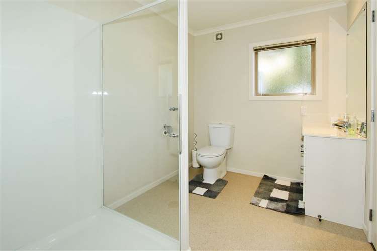 42 Te Puia Drive Aotea_16