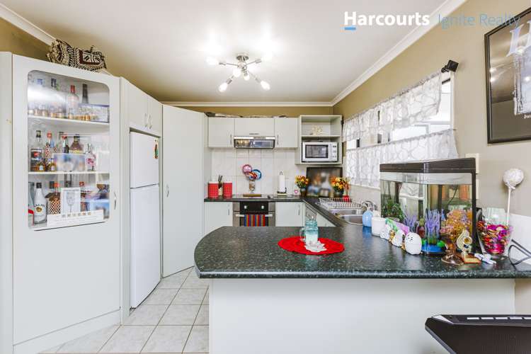 48 Robert Ross Place Clendon Park_5