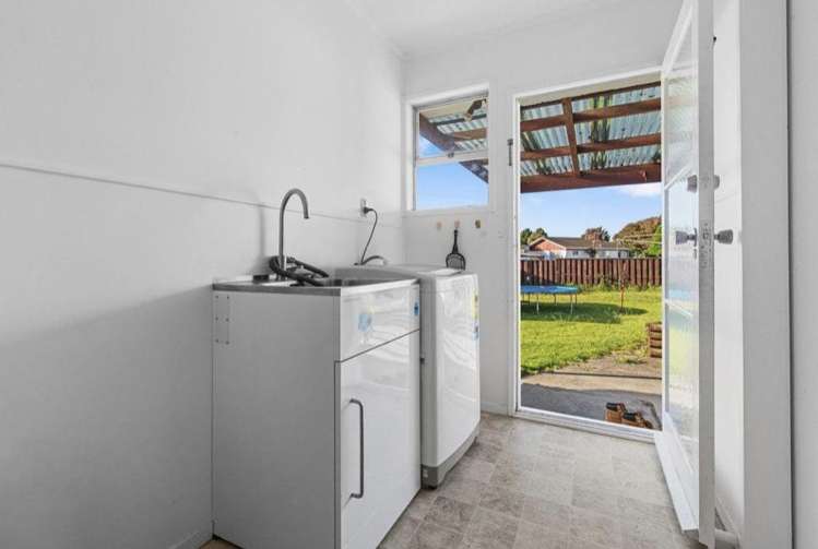 64 Sunlands Drive Manurewa_28