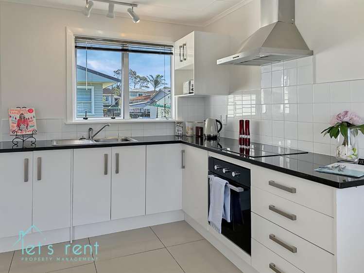 6 Atkinson Avenue 10695_5