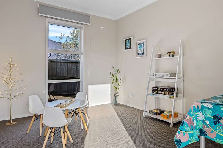 7 Barnsley Crescent West Melton_13