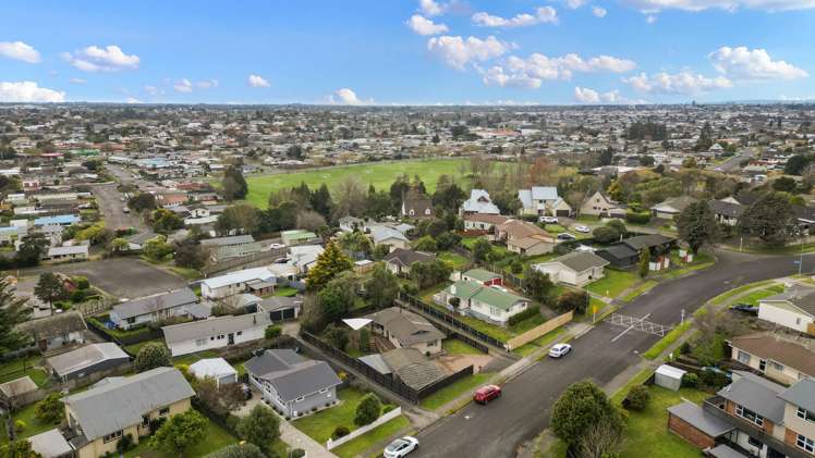 78 Amanda Avenue Dinsdale_20