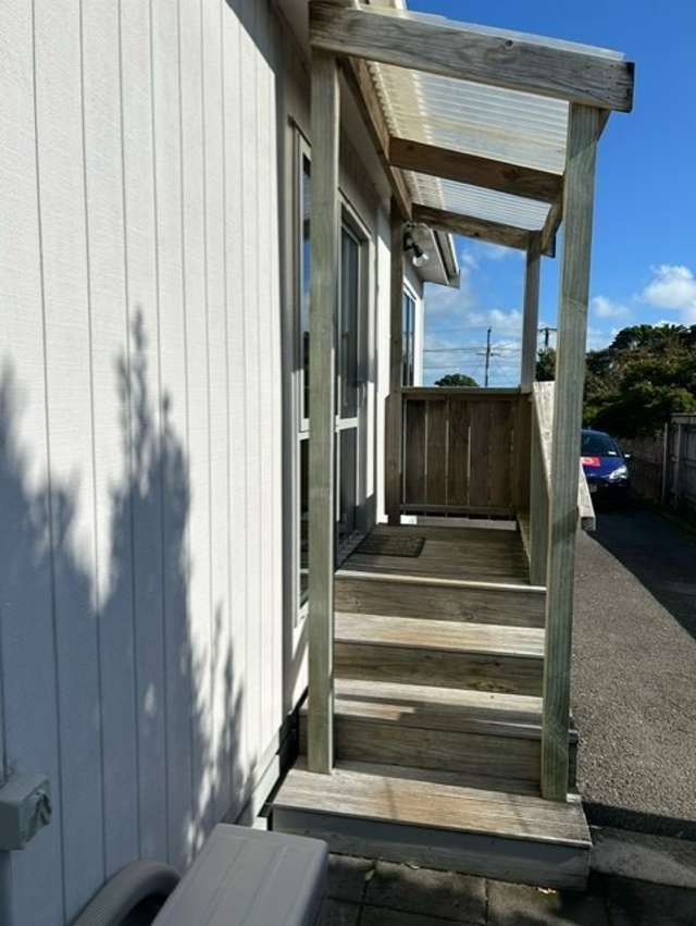 10b Paritutu Road 2164_1