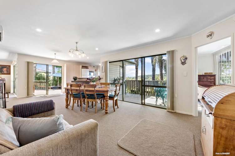 18 Lasque Place Glen Eden_9