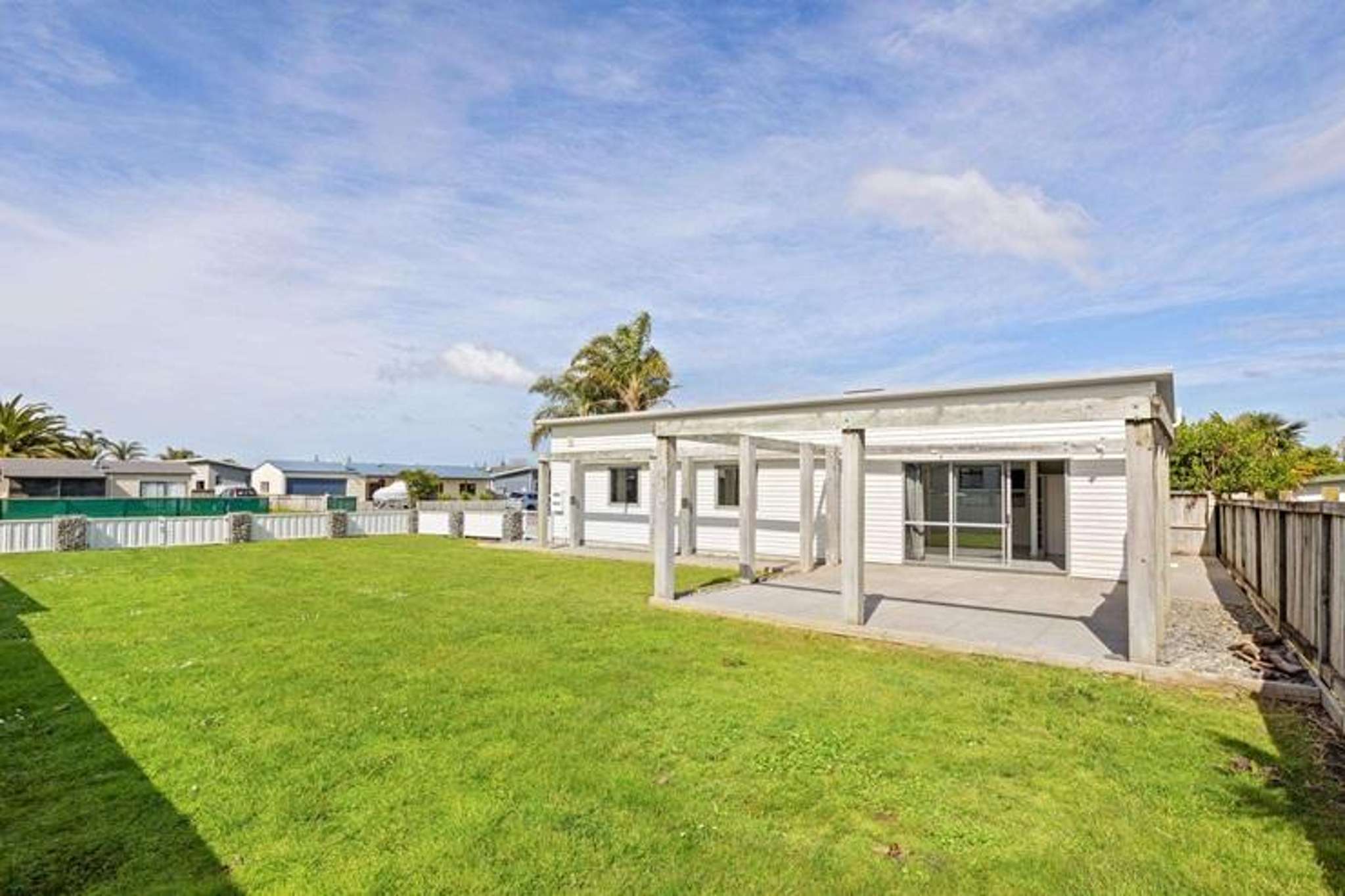 ’Gutted’: $1 reserve beach ’shed’ for sale again after buyer defaults