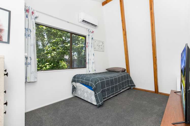 10 Prestwick Place Wattle Downs_13