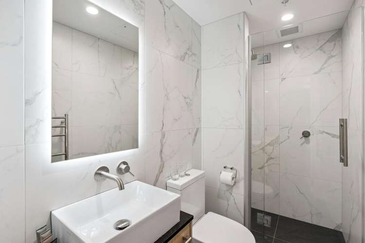 Unit 211/327 Frankton Road Town Centre_15