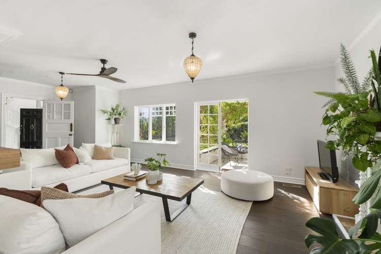 1 Ascot Avenue Narrow Neck_6