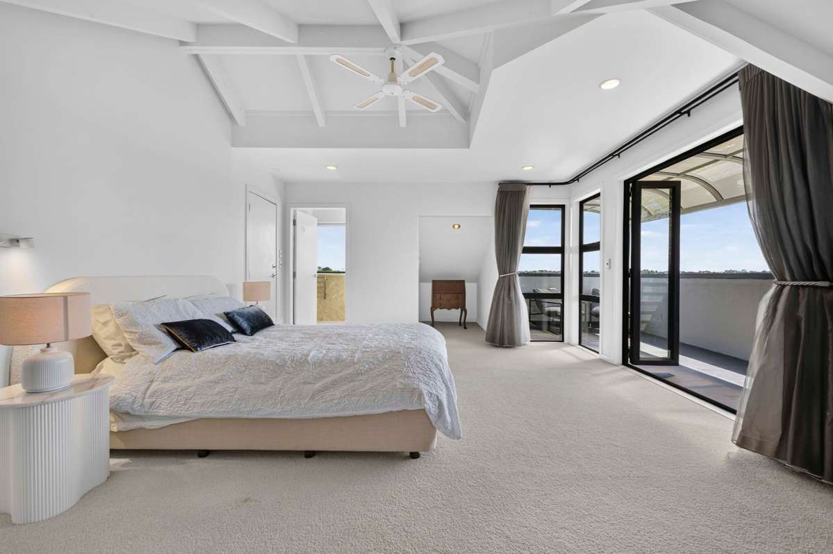11 Waiatarua Road_5