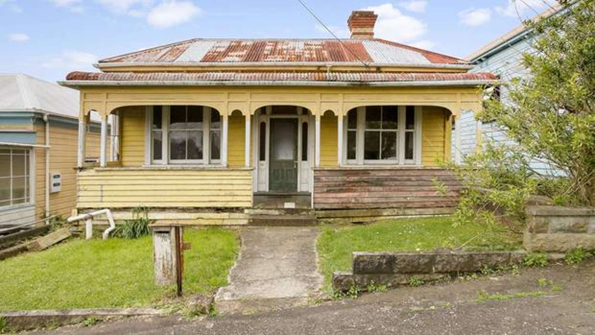 'Big, gutsy' decrepit villa sells for more than $1.3m