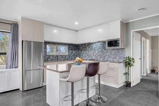 2/33 Seaward Place Wattle Downs_1