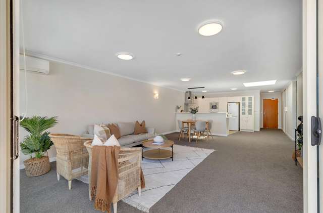 18/44 Marine Parade Paraparaumu Beach_1