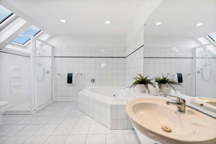 212 Whitford Road Shamrock Park_17