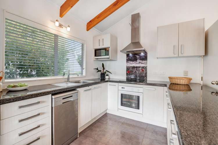 29 Shadon Place Stanmore Bay_9