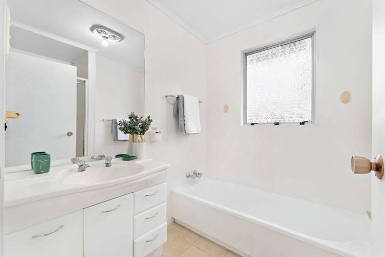 1/18 Theban Place Totara Vale_12