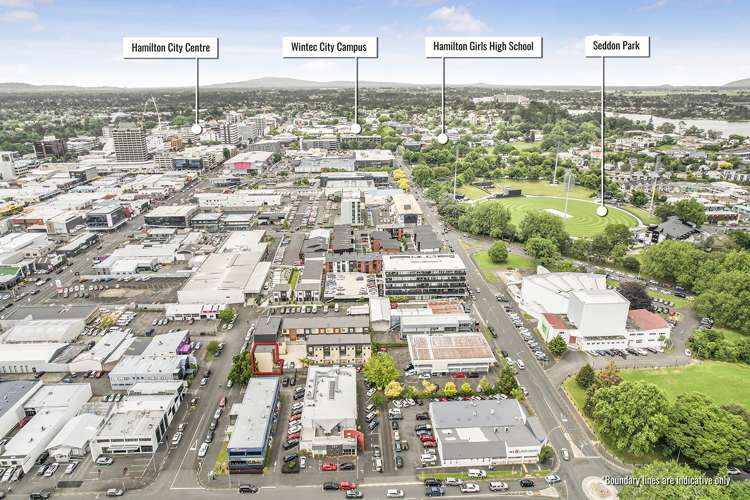 1/9 Vialou Street Hamilton Central_13