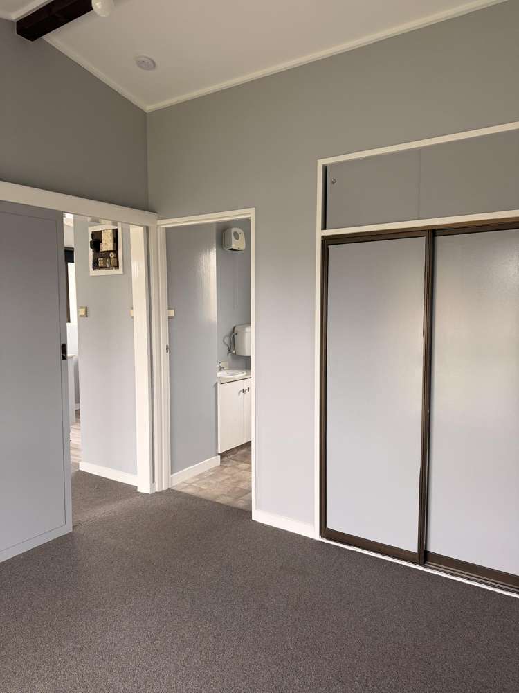 1-12/71 Main Street Mataura_13