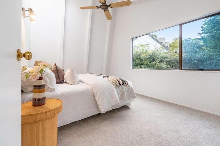 2/24 Wisteria Way Mairangi Bay_13