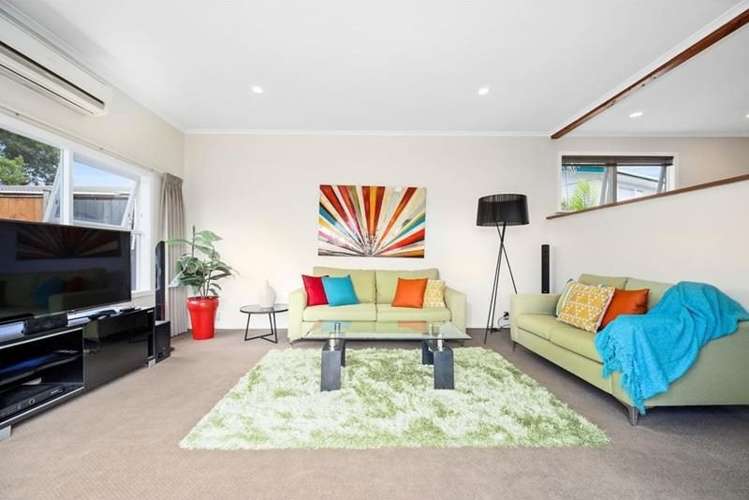 8 Arrow Road 10877_2