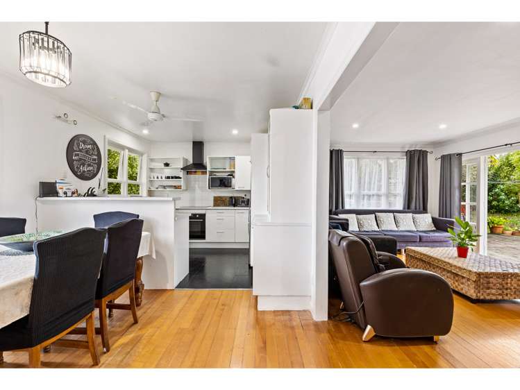 77 Royal Road Massey_5