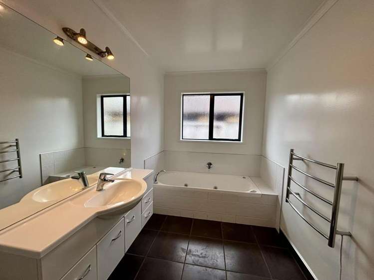 16 Somerton Drive Huntington_21