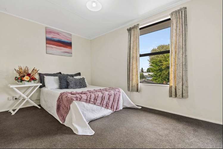 2b Tui Avenue Forest Lake_14