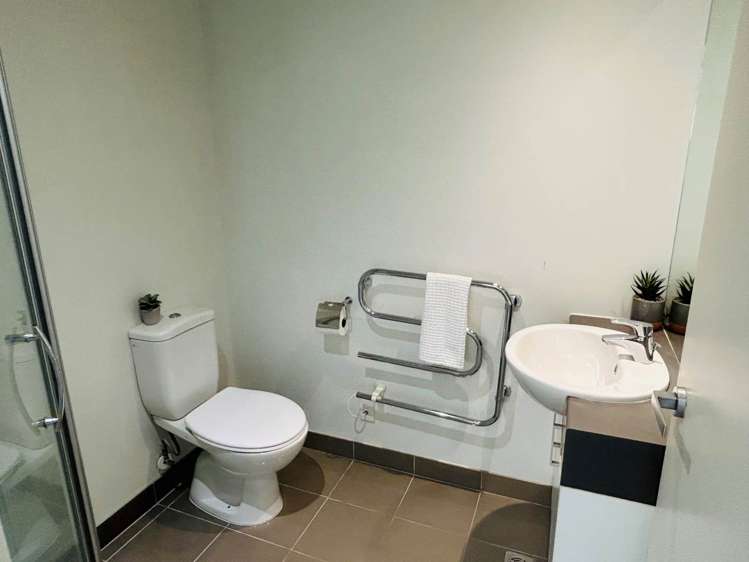 E2/71 Spencer Road Oteha_12