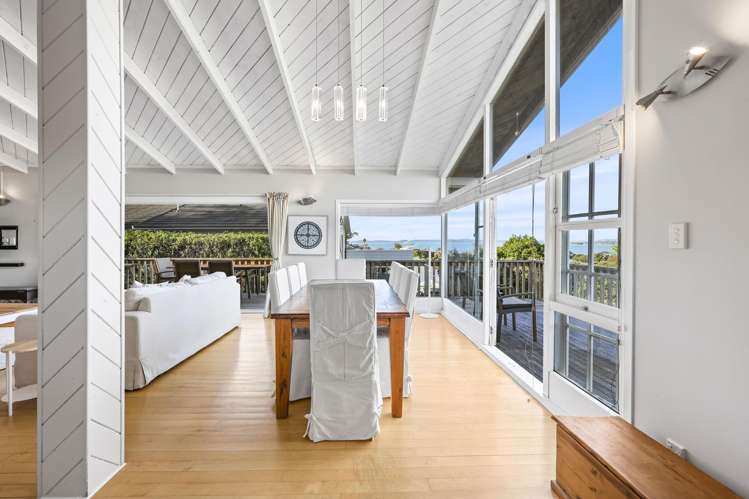 13 Colmar Road Mellons Bay_8
