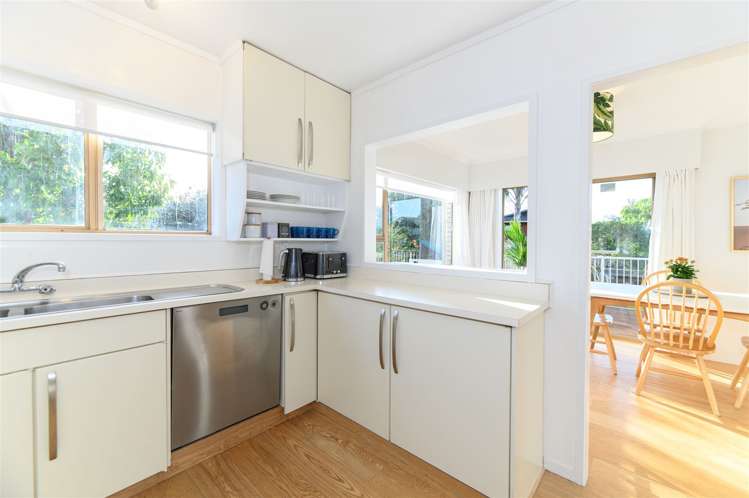 7 Nui Mana Place Te Atatu South_5