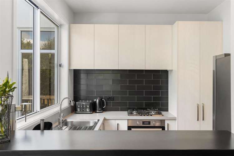 10b Mackinnon Terrace Fernhill/Sunshine Bay_17